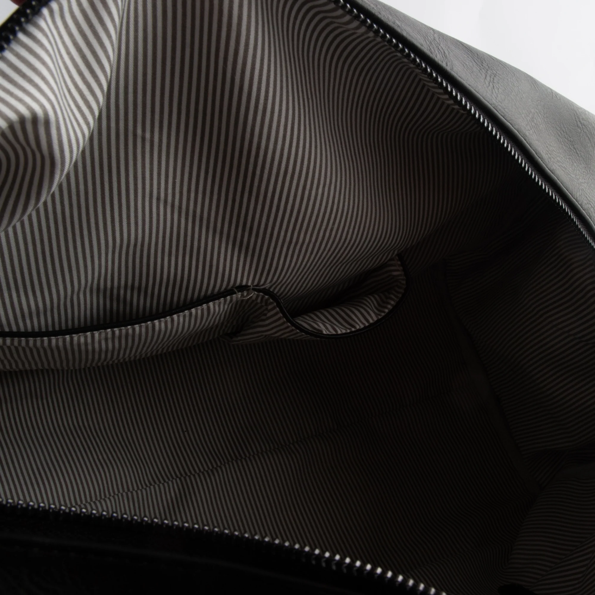 Kaiser Faux Leather Weekender Bag - BLACK - Image 5