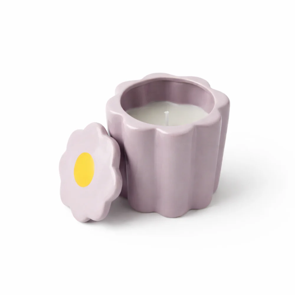 The Daisy Edit Ceramic Candle - FLOWER LILAC - Image 2